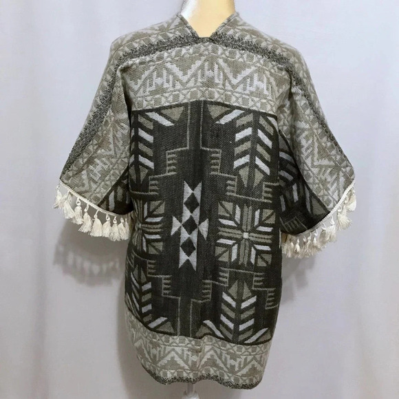 Accessory St. NWT Aztec Poncho-Ruana Women OS - Picture 7 of 8
